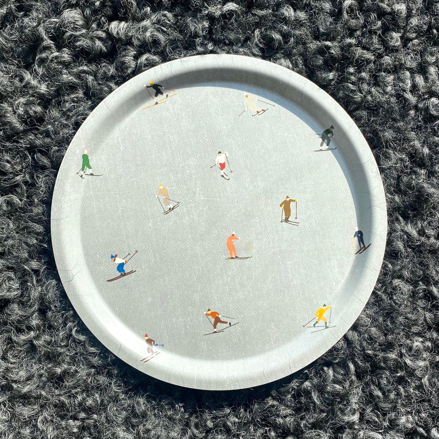 Rund bricka skidåkare