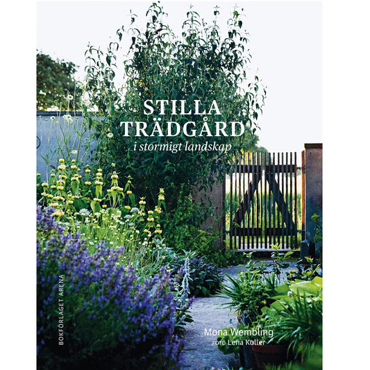Stilla trädgård i stormigt landskap