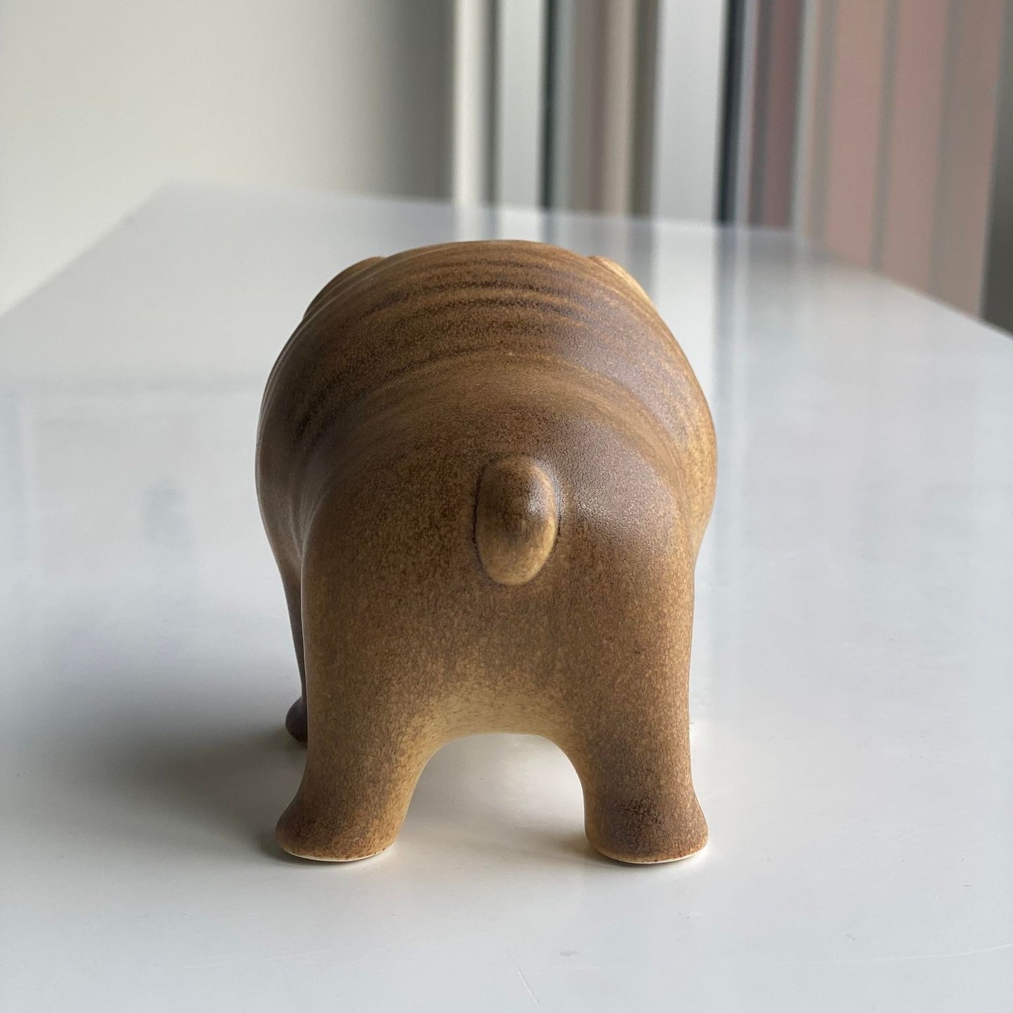 Lisa Larson bulldog brun