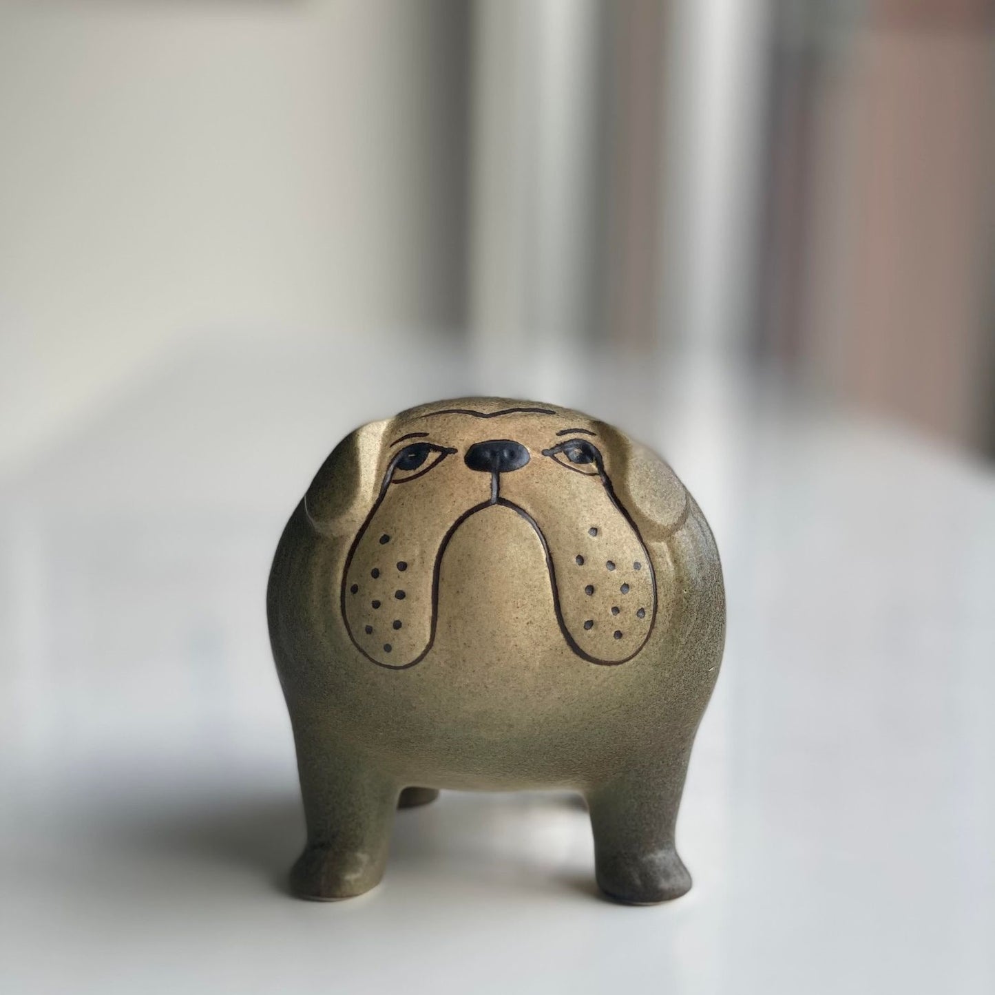 Lisa Larson bulldog grå