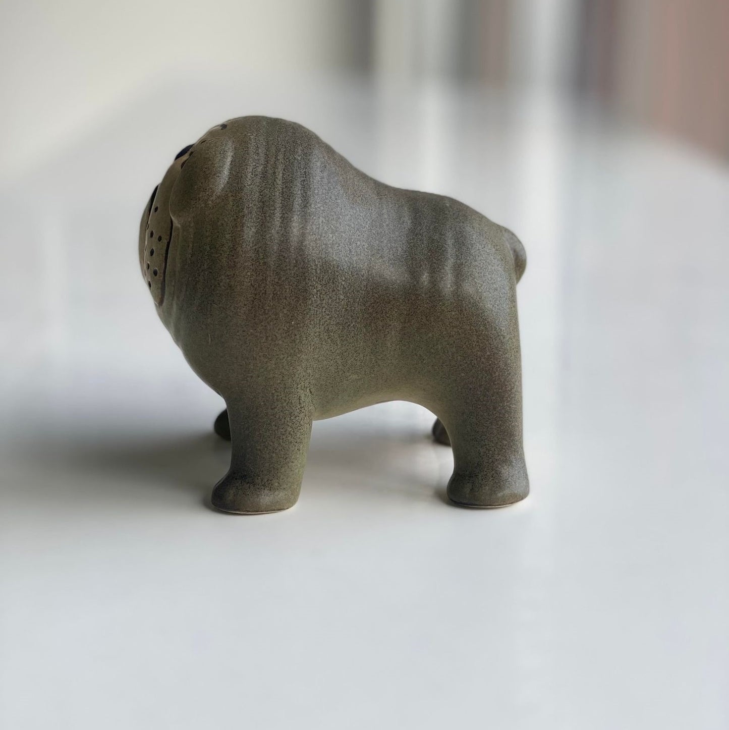 Lisa Larson bulldog grå